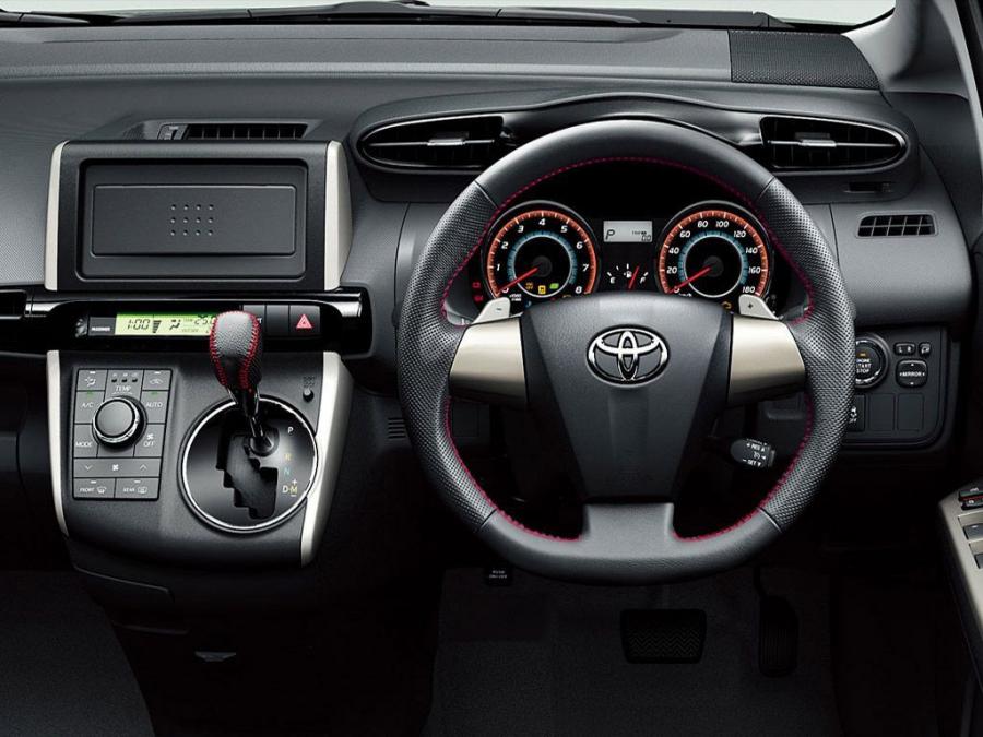  Toyota Wish 2009 года  (фото 2 из 8)